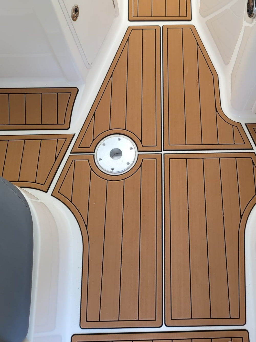 2019 Bayliner E7 – Custom EVA Foam Marine Flooring Kit